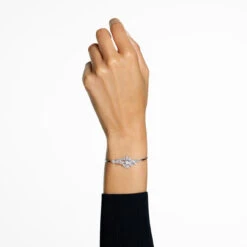 Swarovski Gema Bangle, Flower, White, Rhodium Plated 5644681 -King Power shop 0ecb2401 e5d6 5930 94bd 0f5b0b18ae9e 19177.1659384009