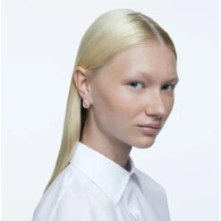 Signum Stud Earrings, Swan, White, Rose-Gold Tone Plated 5621105 | Swarovski -King Power shop 1b2526f0 6ebb 5607 be94 b550e308a0c1 95070.1644374106