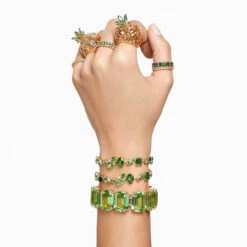 Matrix Ring, Round Cut, Green, Gold-Tone Plated 5658658 (Size 55/M/7) | Swarovski -King Power shop 39631a08 f79f 5533 80a0 fcf050cc3efd 12353.1681370623