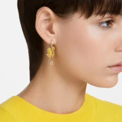 Iconic Swan Drop Earrings, Swan, Yellow, Gold-Tone Plated 5647543 | Swarovski -King Power shop 4365b04d 2300 56e5 b8d8 7da9bdf9e738 25515.1674085997