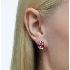 Gema Stud Earrings, Pink, Rhodium Plated 5614455 | Swarovski -King Power shop b325bbf8 bfe8 59c2 b1b3 88097e5b3049 61871.1638003493