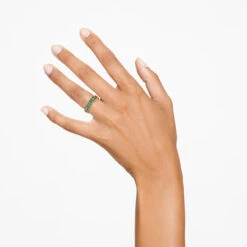 Matrix Ring, Baguette Cut, Green, Gold-Tone Plated 5648909 (Size 55/M/7) | Swarovski -King Power shop d46b3129 cf98 5e29 be04 79d042082b5d 74945.1681435094