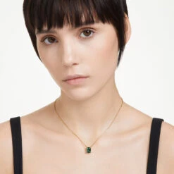 Matrix Pendant Rectangular Cut, Green, Gold-Tone Plated 5677141 | Swarovski -King Power shop ec1df775 2dca 5edd a6e0 f98708613f17 02194.1690513459